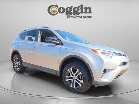 Used 2016 Toyota RAV4 LE image 8
