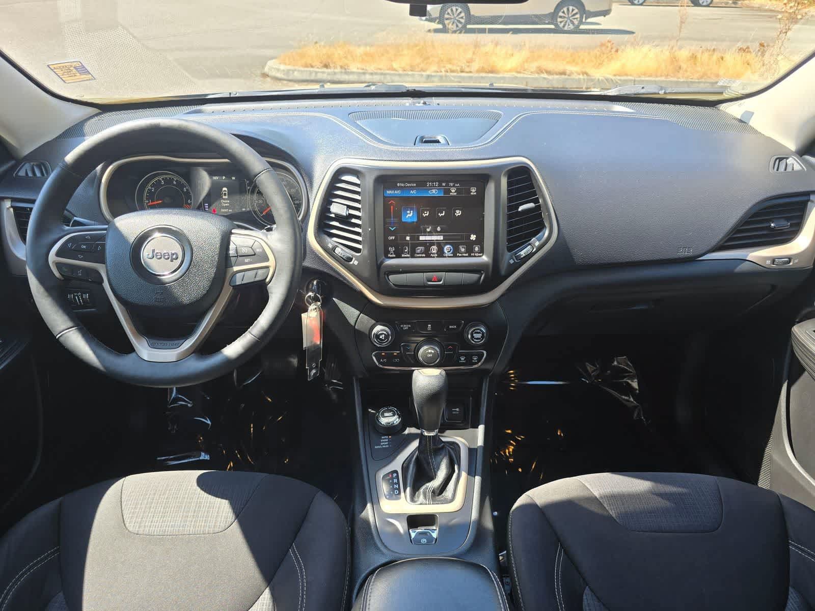 Used 2015 Jeep Cherokee Latitude w/ Cold Weather Group AWD/4WD image 10