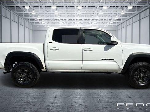 Used 2021 Toyota Tacoma SR5 w/ Trail Edition image 6