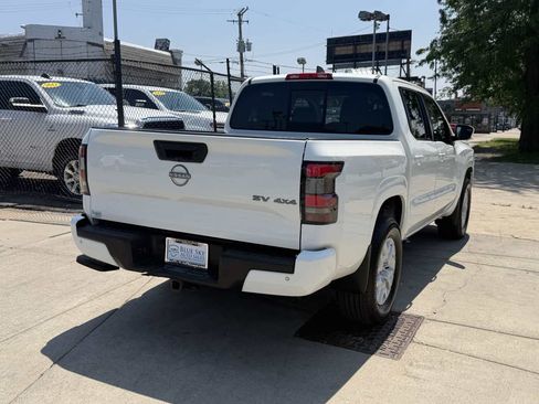 Used 2022 Nissan Frontier SV AWD/4WD image 5