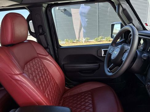 Used 2024 Jeep Wrangler Unlimited Rubicon image 15