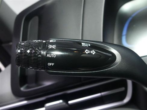Used 2025 Hyundai Elantra Sport FWD image 34