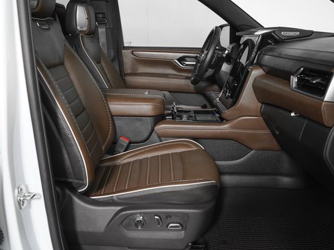 Used 2026 GMC Yukon Denali Ultimate AWD/4WD image 9