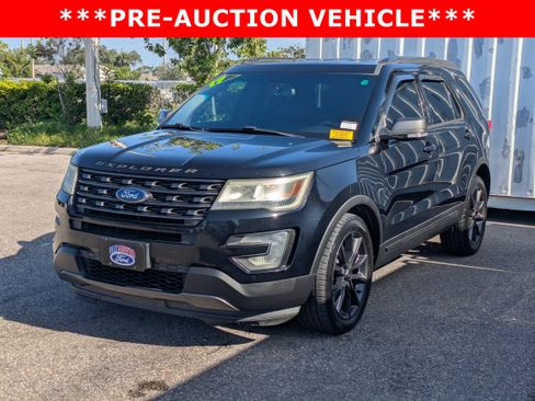 Used 2017 Ford Explorer XLT w/ Equipment Group 202A FWD image 8