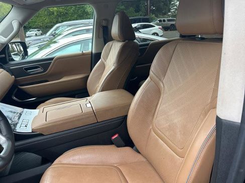 Certified 2025 INFINITI QX80 Luxe image 8