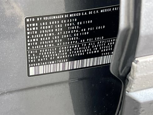 Used 2022 Volkswagen Tiguan SEL R-Line image 31