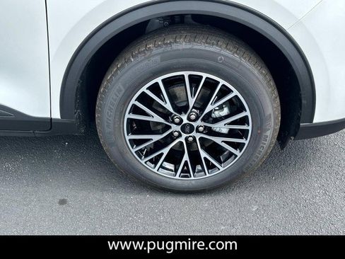 New 2025 Ford Escape SE w/ Class II Trailer Tow Package image 12