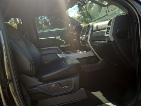 Used 2018 Ford F250 Lariat w/ Chrome Package image 17