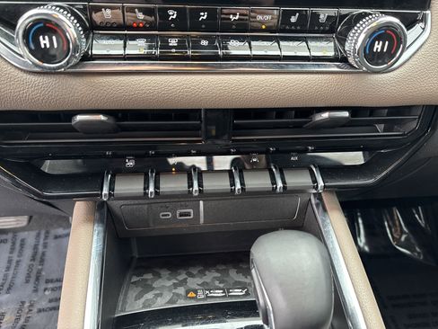 Used 2023 GMC Canyon Denali image 21