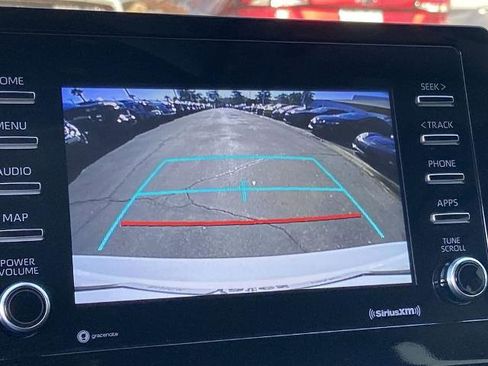 Used 2022 Toyota Camry SE image 10