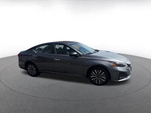 Used 2025 Nissan Altima 2.5 SV image 2