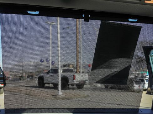 Used 2025 Toyota Sienna XLE image 40