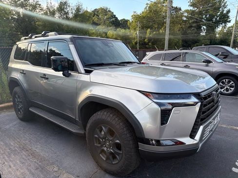 Used 2024 Lexus GX 550 AWD/4WD image 2