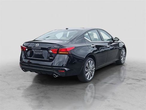 New 2025 Nissan Altima 2.5 SL image 2