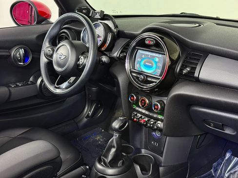 Used 2018 MINI Cooper Convertible image 31