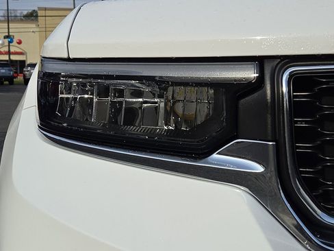 Used 2023 Jeep Grand Cherokee Laredo image 9