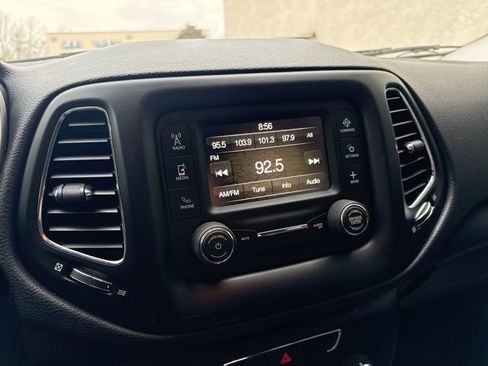 Used 2018 Jeep Compass Latitude w/ Cold Weather Group image 12