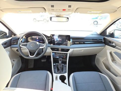 Used 2025 Volkswagen Jetta SE image 20