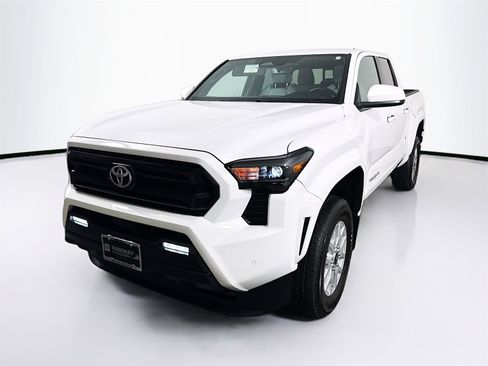Used 2024 Toyota Tacoma SR5 image 3