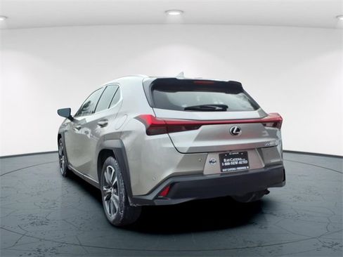 Used 2019 Lexus UX 200 image 21