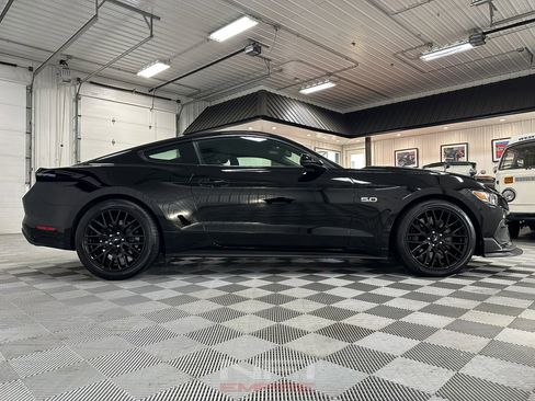 Used 2017 Ford Mustang GT w/ GT Performance Package image 17