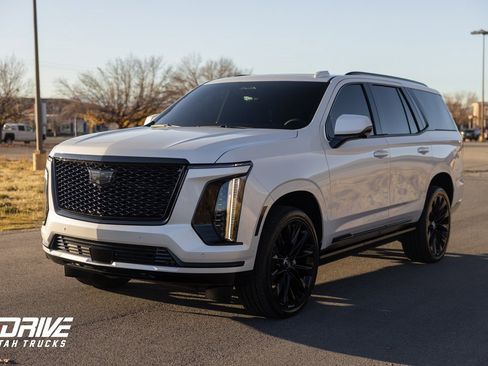 Used 2025 Cadillac Escalade Sport Platinum w/ LPO, ONYX Package image 5