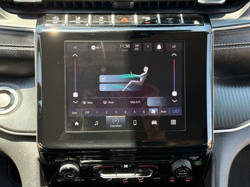 Used 2024 Jeep Grand Cherokee Laredo AWD/4WD image 32