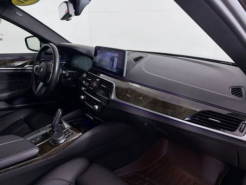 Used 2021 BMW 530i w/ M Sport Package RWD image 34