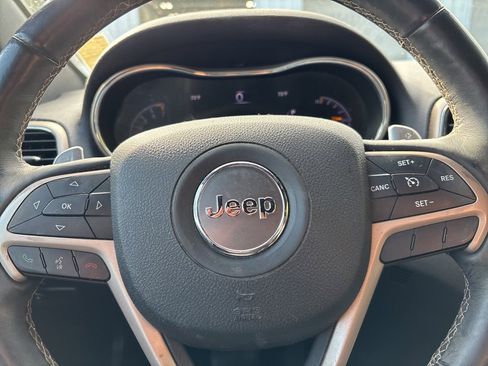 Used 2017 Jeep Grand Cherokee Limited image 11