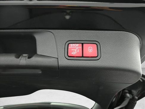 Certified 2025 Mercedes-Benz GLB 250 4MATIC image 25