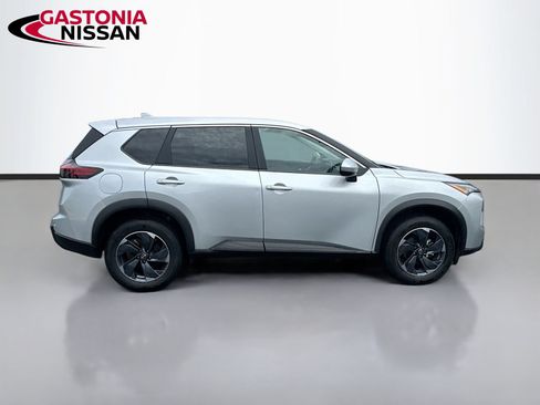 Used 2025 Nissan Rogue SV FWD image 10