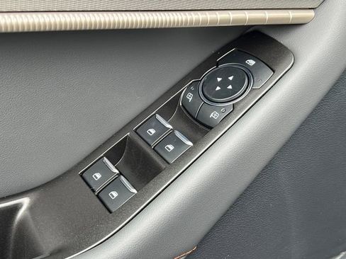 New 2026 Ford Explorer Active w/ Active Comfort Package image 19