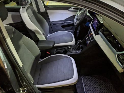 New 2026 Volkswagen Taos SE image 23