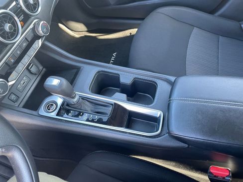 Used 2025 Nissan Sentra SV image 40