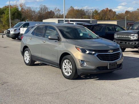 Used 2018 Chevrolet Equinox LT image 2