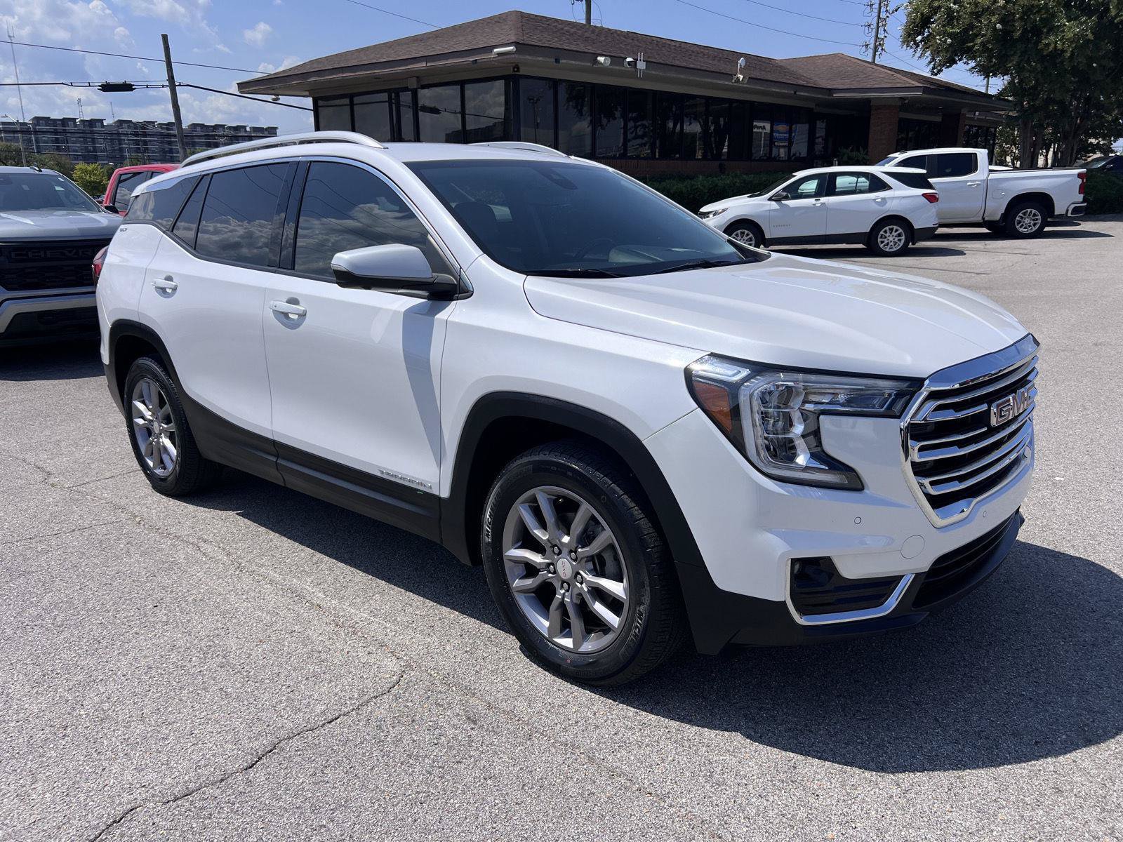 Used 2022 GMC Terrain SLT w/ Tech Package AWD/4WD image 35