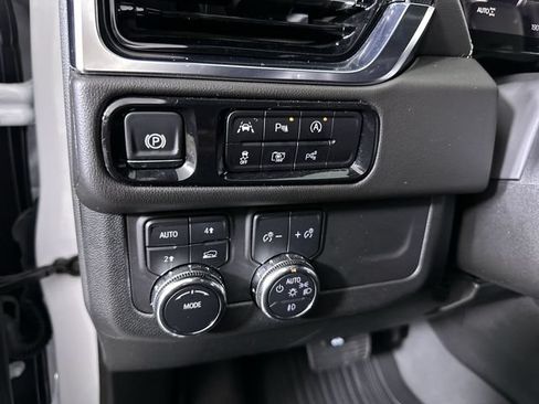 Used 2025 GMC Yukon Elevation AWD/4WD image 18
