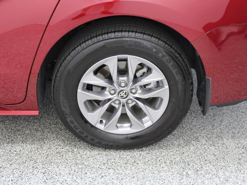 Used 2026 Toyota Sienna XLE FWD image 10