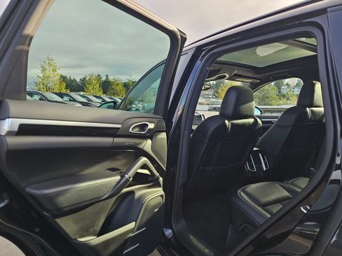 Used 2017 Porsche Cayenne S image 17