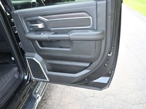 Used 2025 RAM 2500 Laramie AWD/4WD image 23