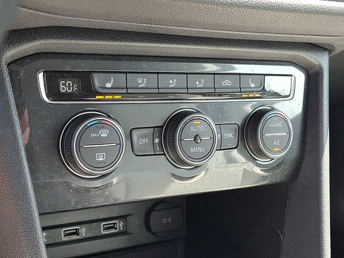 Used 2018 Volkswagen Tiguan SE AWD/4WD image 16