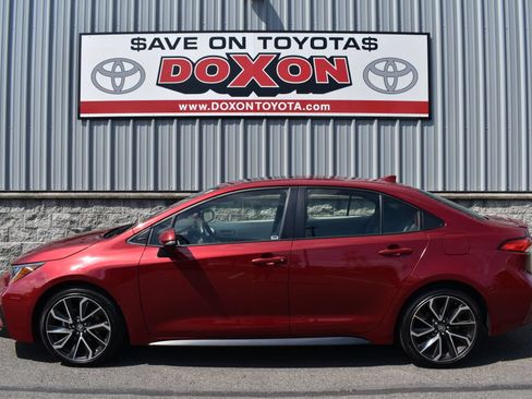 Used 2022 Toyota Corolla SE w/ SE Premium Package FWD image 4