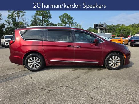 Used 2018 Chrysler Pacifica Touring-L Plus FWD image 14