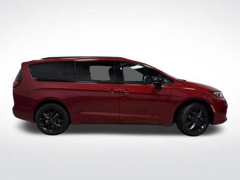 New 2026 Chrysler Pacifica Select image 2