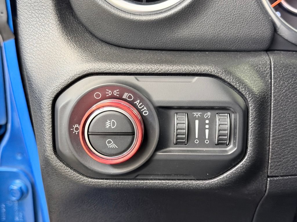 Used 2020 Jeep Gladiator Overland AWD/4WD image 36