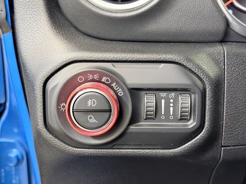 Used 2020 Jeep Gladiator Overland AWD/4WD image 36