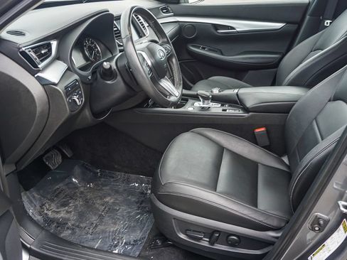Used 2020 INFINITI QX50 Luxe w/ Navigation Package FWD image 17