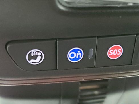 Used 2025 GMC Acadia Elevation image 17