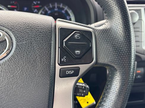 Used 2017 Toyota 4Runner SR5 AWD/4WD image 23