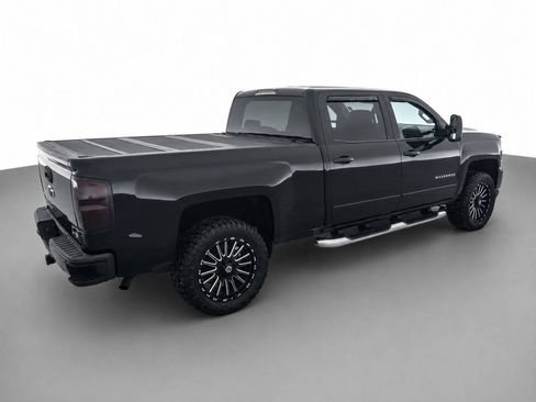 Used 2017 Chevrolet Silverado 1500 LT w/ All Star Edition AWD/4WD image 5